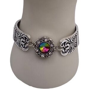 Renaissance Style Bangle Bracelet w/ round multicolored 18mm ginger snap. VIDEO!